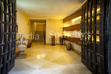 Alipore Kolkata, West Bengal India   Price $3,626,617 USD ₹33,00,00,000 Bedrooms 8 Bathrooms 8 Full Interior 14,154 Sq Ft. Exterior 0.152 Acre(s) 615 m²